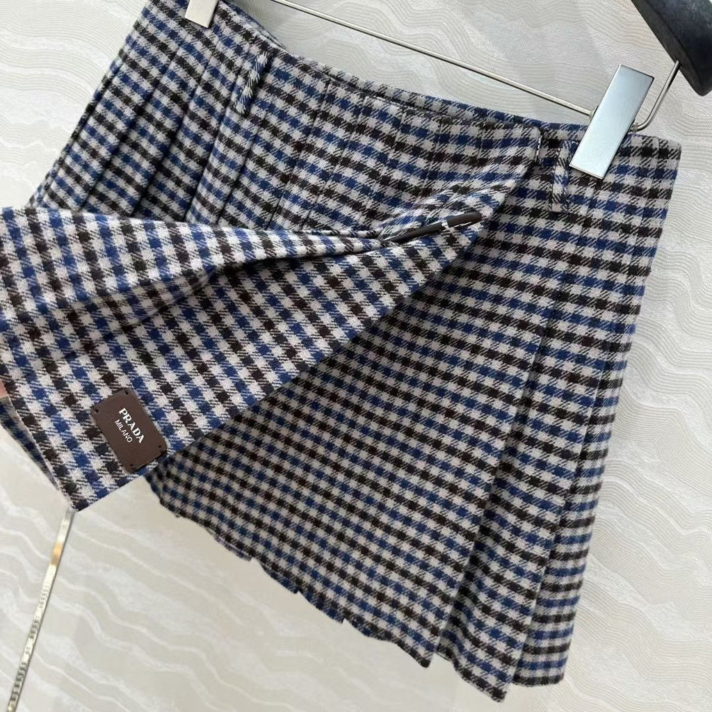 CONJUDO CAMISA Y FALDA PRADA
